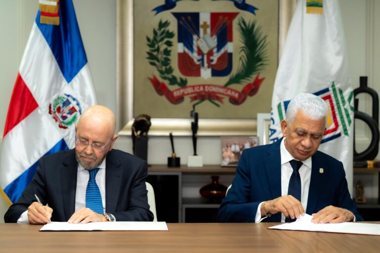 Senado de la República firma convenio de colaboración interinstitucional con UNICARIBE