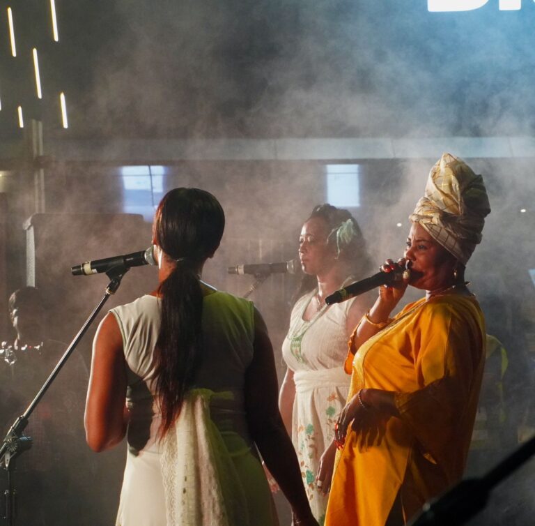 Toné Vicioso, Aumbata y La Carisalve en concierto: 40 años de música raíz en Casa de Teatro