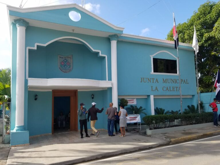 Vecinos de La Caleta denuncian supuestas irregularidades en el manejo de fondos públicos