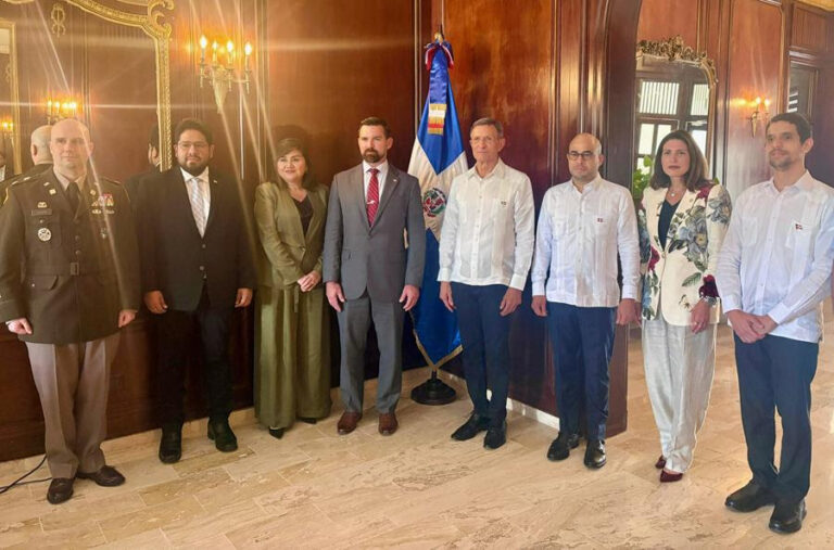 Delegación de alto nivel de los EE. UU. visita RD para fortalecer cooperación en seguridad y desarrollo