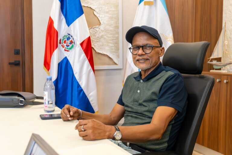 Alcalde de Boca Chica acusa a la Armada de frenar el desarrollo del municipio