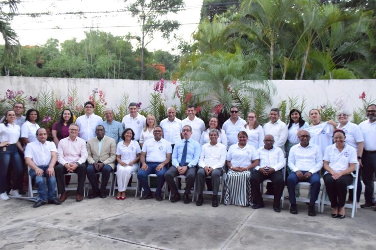 Movimiento universitario Academia 500 de la UASD Recinto Santiago firma convenio de apoyo con el candidato a la rectoría Dr. Jorge David Asjana