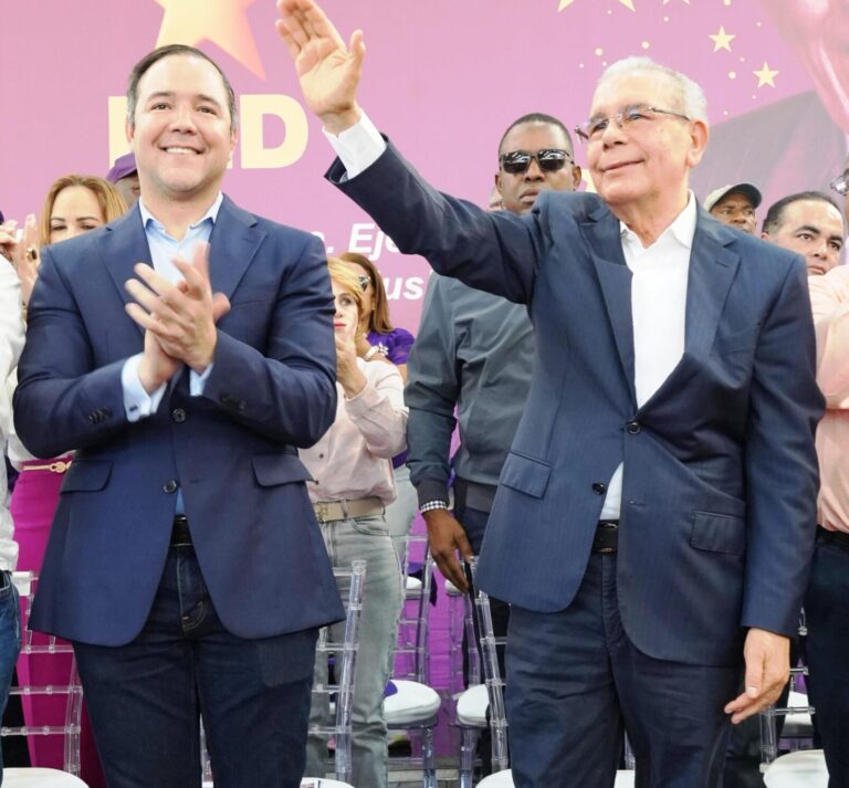 Asamblea de dirigentes del PLD en el municipio SDO