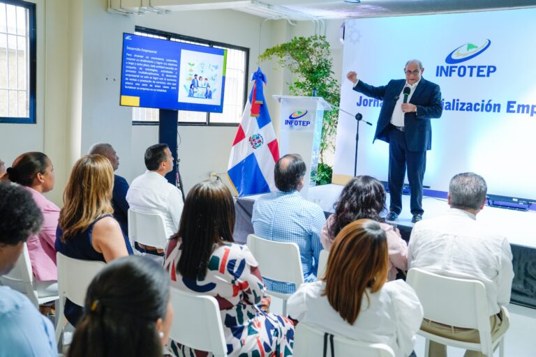 Director del INFOTEP se reúne con empresarios de Haina para socializar necesidades