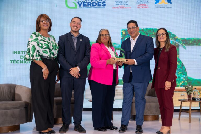 INFOTEP recibe reconocimiento por implementar política de Compras Verdes