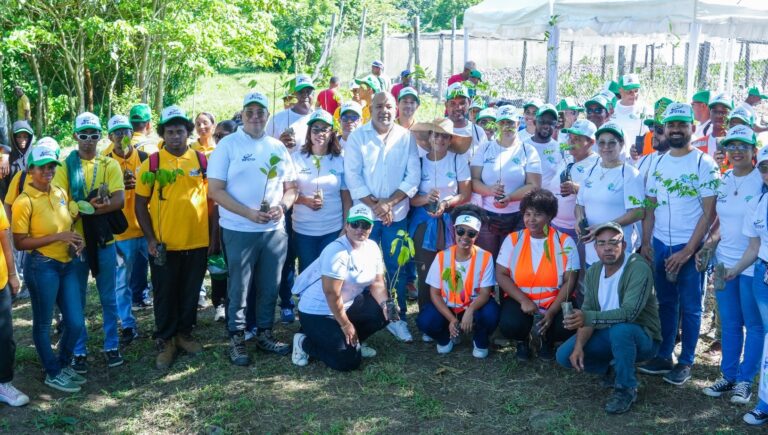 El INFOTEP reafirma compromiso con el medio ambiente en jornada de reforestación en Hato Mayor