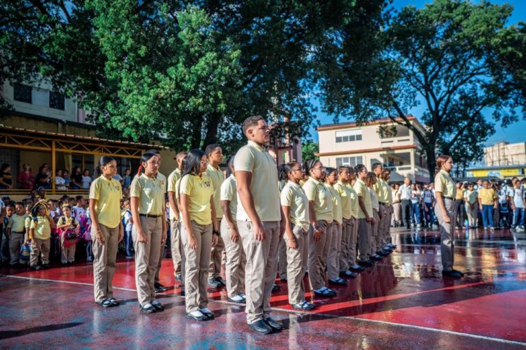 Jóvenes del barrio Capotillo inician entrenamiento del Servicio Militar Voluntario del MIDE