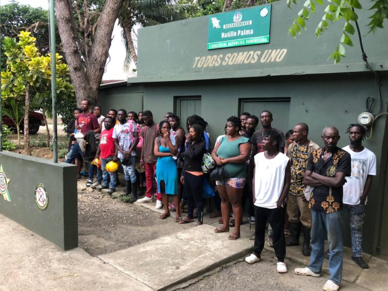 “Ejército detiene 56 haitianos en operativos en Dajabón y Montecristi”