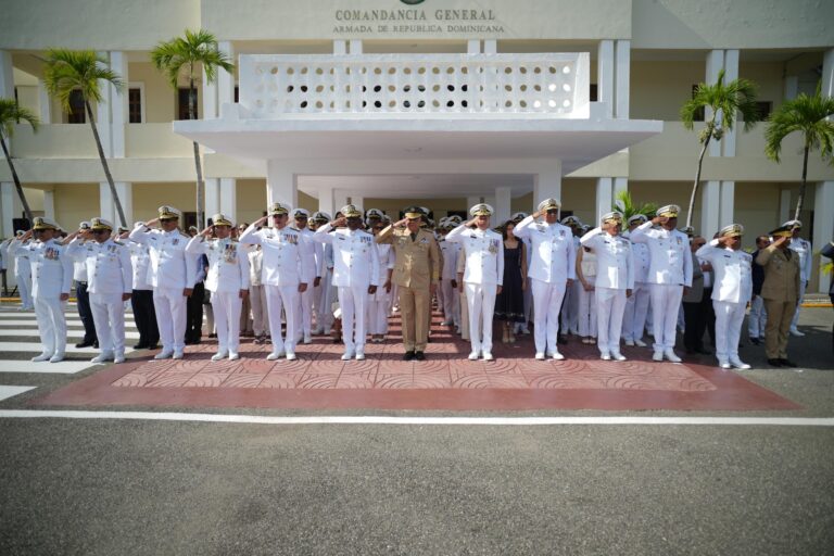 Ministro de Defensa encabeza acto de cambio de mando en la Armada de República Dominicana