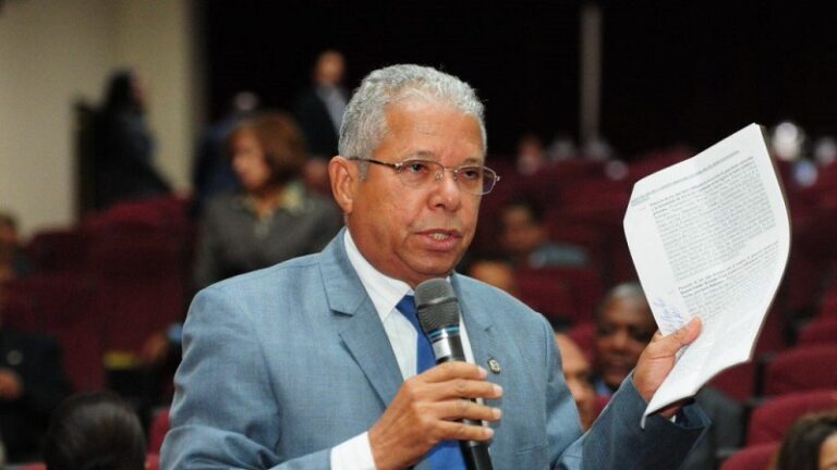 Ex diputado denuncia montaje de EE.UU. y acusa al gobierno de entregar soberanía dominicana
