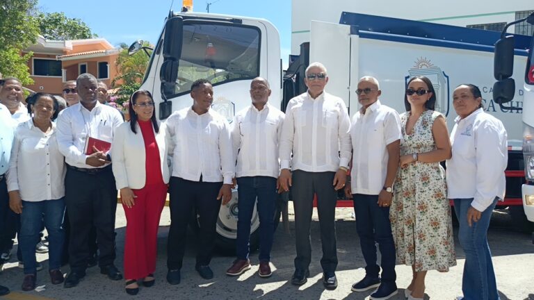 Alcaldía de Boca Chica pone en marcha moderno plan de saneamiento urbano con nuevos equipos