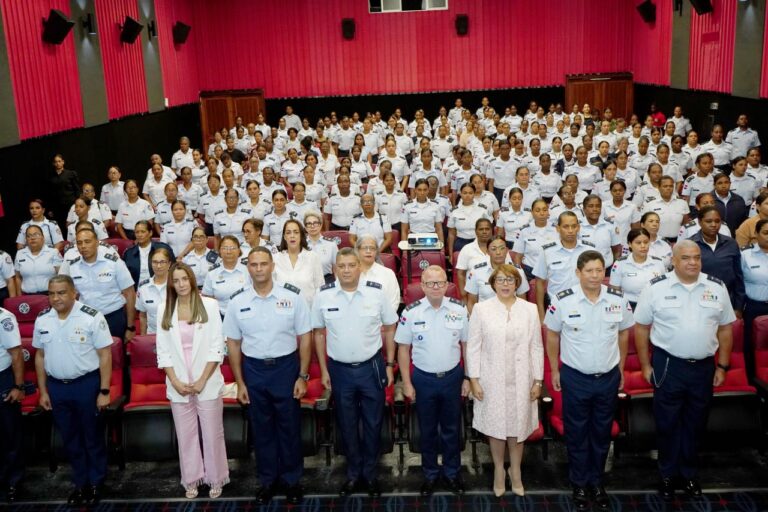FUERZA AEREA Y AEOFAFD AUSPICIAN CONFEFENCIA PREVENCION DEL CANCER DE MAMA