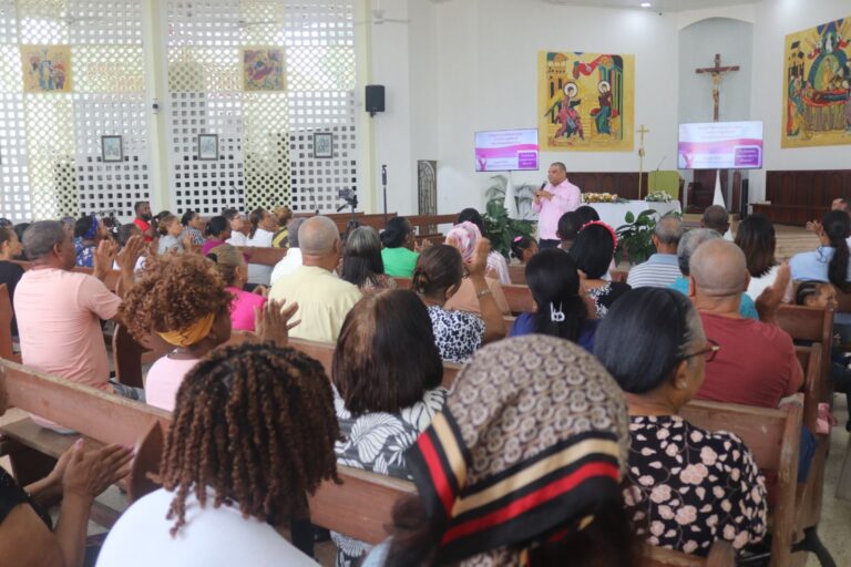 Diputado Raposo y parroquia de Guaricano desarrollan jornada de concienciación contra el cáncer de mama