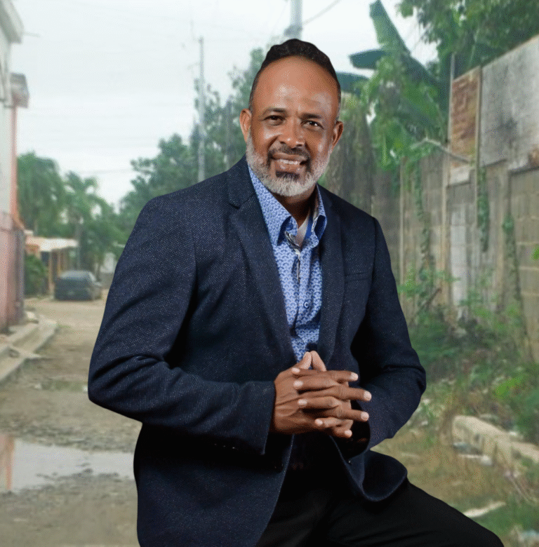 Elvin Mota solicita al gobierno atender necesidades básicas y educativas en La Caleta