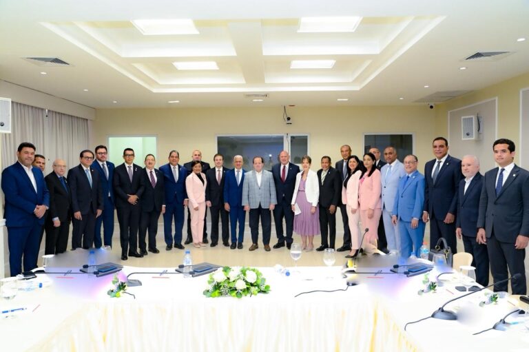 Gobierno presenta a senadores Plan Meta RD 2036, que busca duplicar el PIB