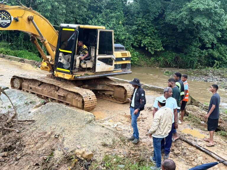 Autoridades municipales PLD asisten población afectada por Melissa