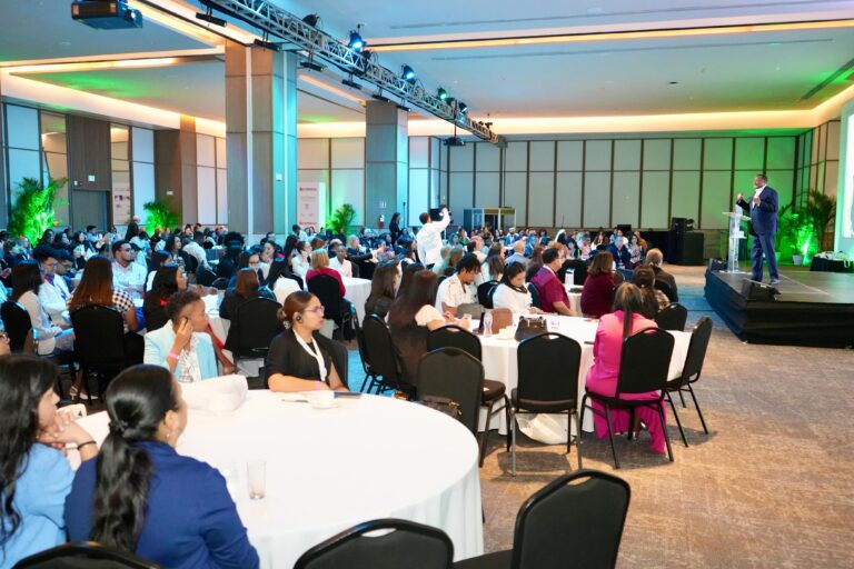 Más de 400 profesionales participan en 2do Congreso Internacional de Salud Mental en SD