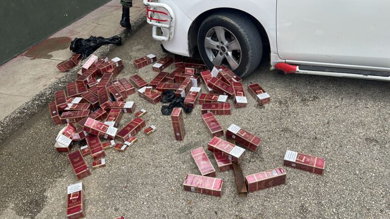Ejército ocupa 66,800 unidades de cigarrillos y detiene cuatro personas en operativo en Las Matas de Farfán