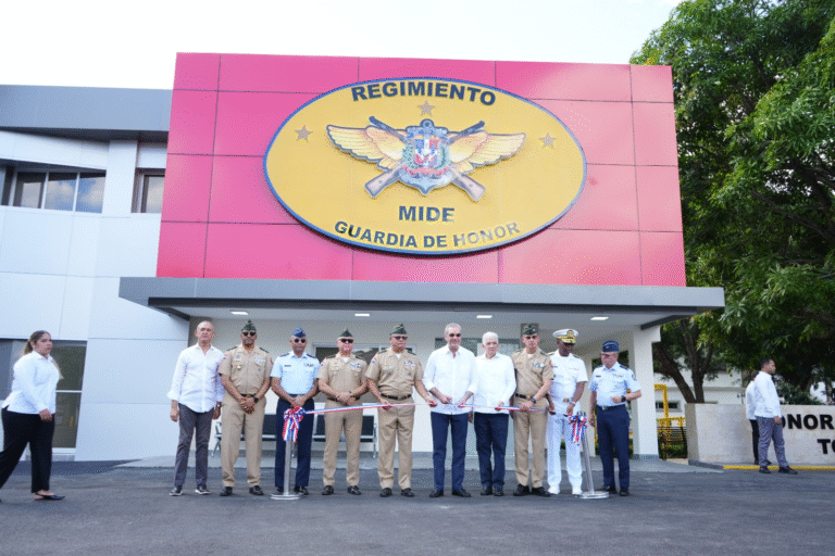 Presidente Abinader entrega áreas remozadas en el Ministerio de Defensa