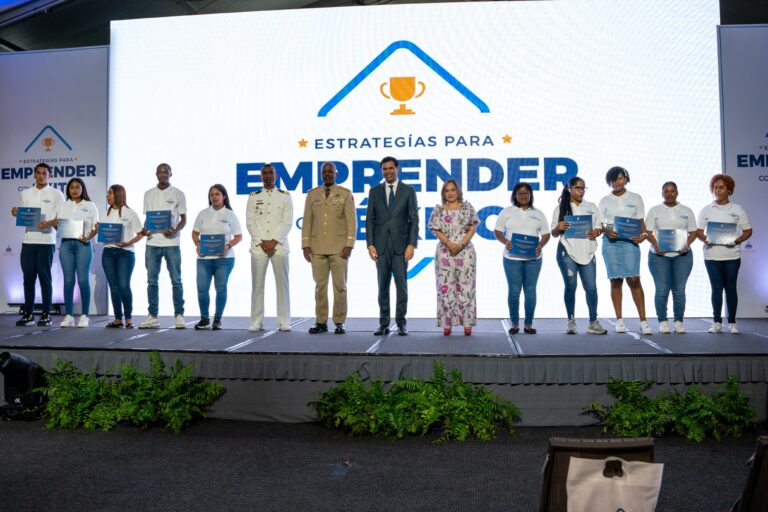 Propeep resalta la incansable labor de las Escuela Vocacionales de las FF.AA y PN