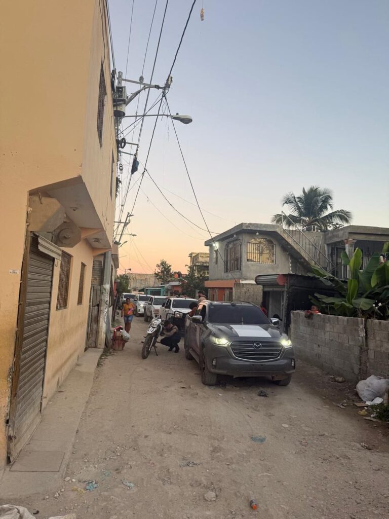 DNCD realiza amplio operativo antidrogas en Boca Chica y sectores aledaños; cinco personas resultan detenidas