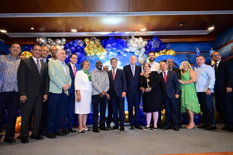 Leonel recibe salutaciones por su cumpleaños; tras un 2025 “horrible”, confía en un 2026 de progreso para el país