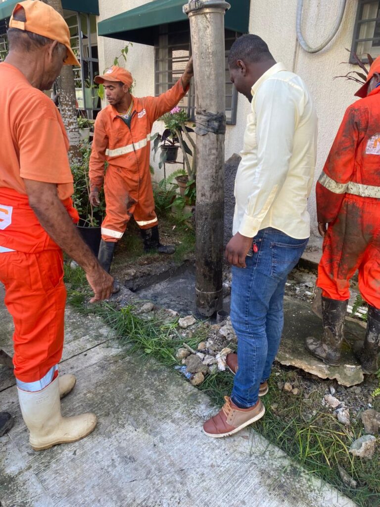 Gobierno interviene residencial en Ciudad Juan Bosch