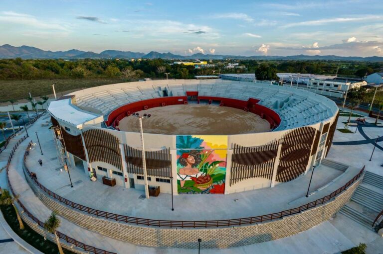 Presidente Abinader deja inaugurada la Plaza Multiuso Seibana en El Seibo