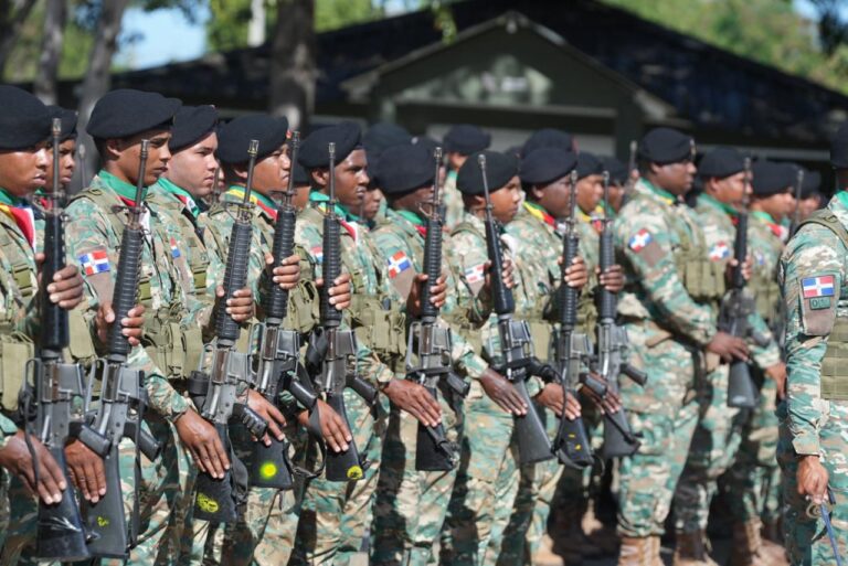 Ministro de Defensa presenta avances de la Verja Perimetral Inteligente al presidente Abinader y al presidente electo de Chile