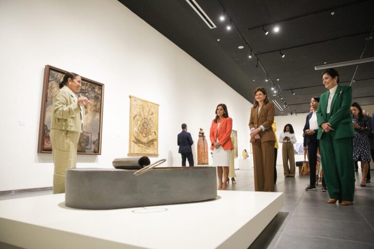 Vicepresidenta Raquel Peña y embajadora Leah Campos coinciden en la visión de Santiago como motor del desarrollo nacional