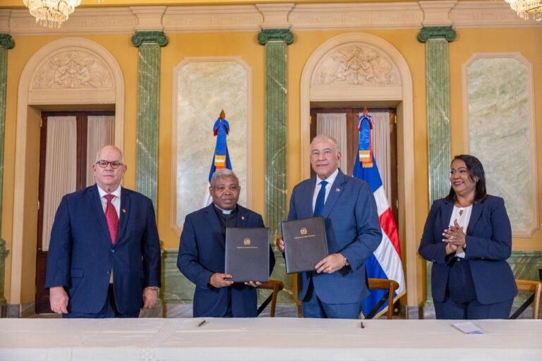 Presidencia de la República fortalece el desarrollo del sur profundo con acuerdo para financiar 300 becas universitarias