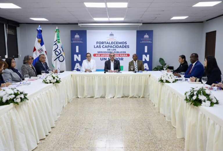 Presidente Abinader impulsa el relanzamiento y fortalecimiento del INAP para transformar la formación de los servidores públicos y avanzar hacia un Estado moderno y eficiente
