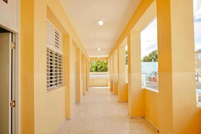 Comisionado Presidencial informa sobre el proceso de verificación previo a la ejecución de pagos de mantenimiento escolar