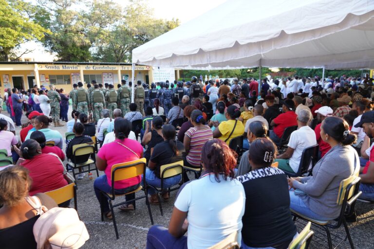 MIDE celebran el Día del Amor y la Amistad sirviendo a la población de Neyba