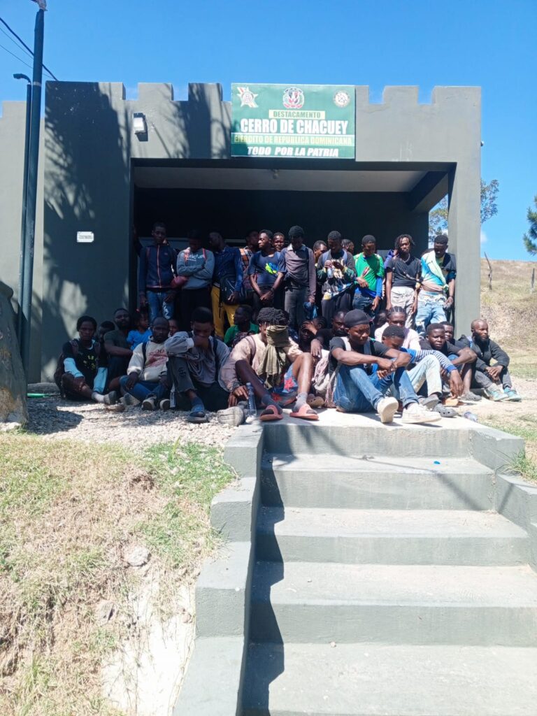 Detienen a 126 haitianos indocumentados en Dajabón durante operativos del ERD