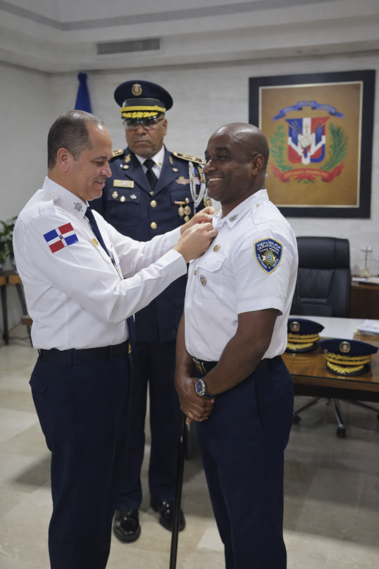 Presidente Abinader designa nuevo subdirector e inspector general de la Policía Nacional y dispone ascensos y retiros