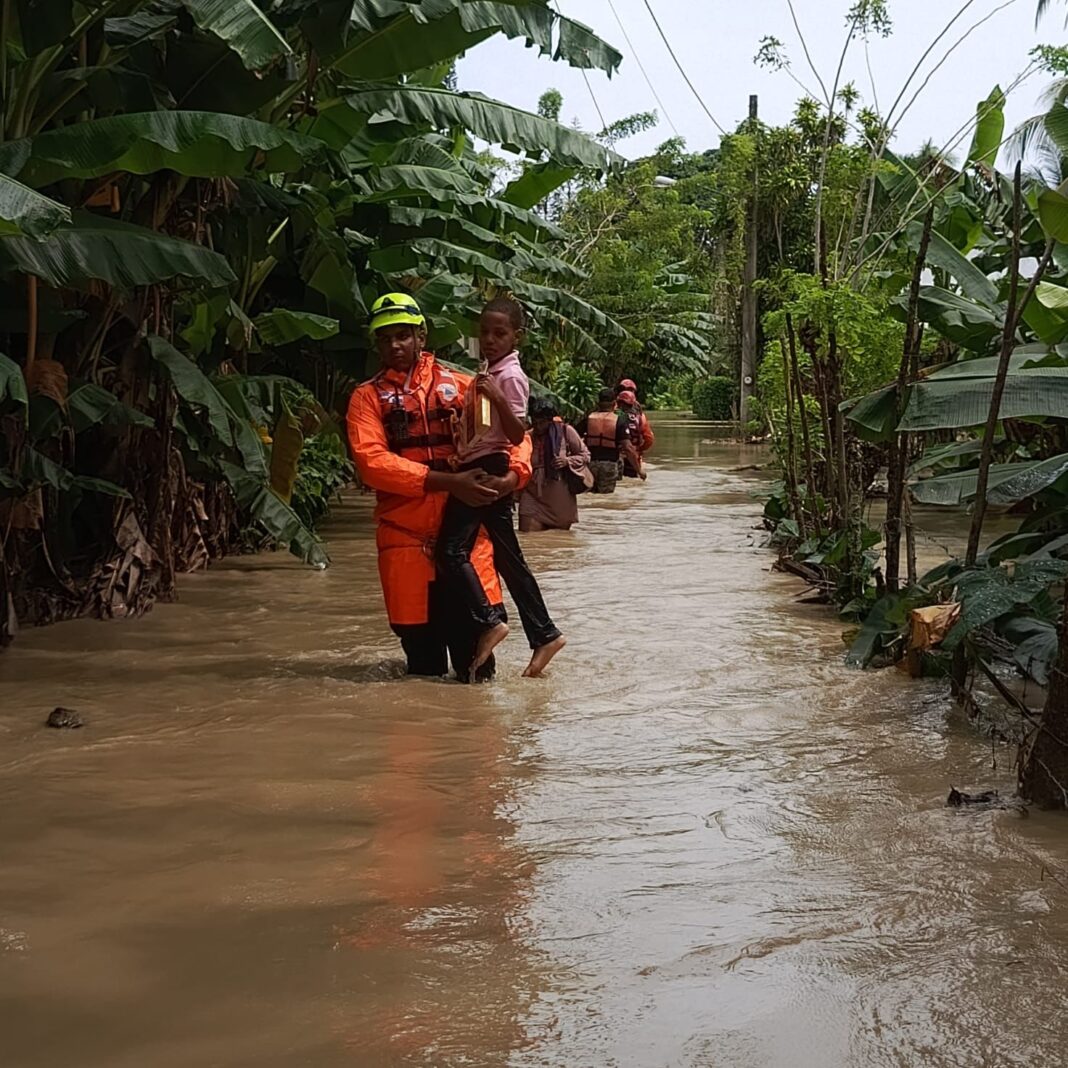 Defensa Civil responde a situaciones por lluvias en varias provincias del país
