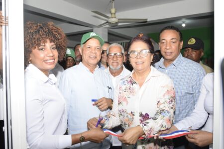 Golpe político en La Caleta: inauguran Casa del Pueblo y juramentan dirigentes del PRM