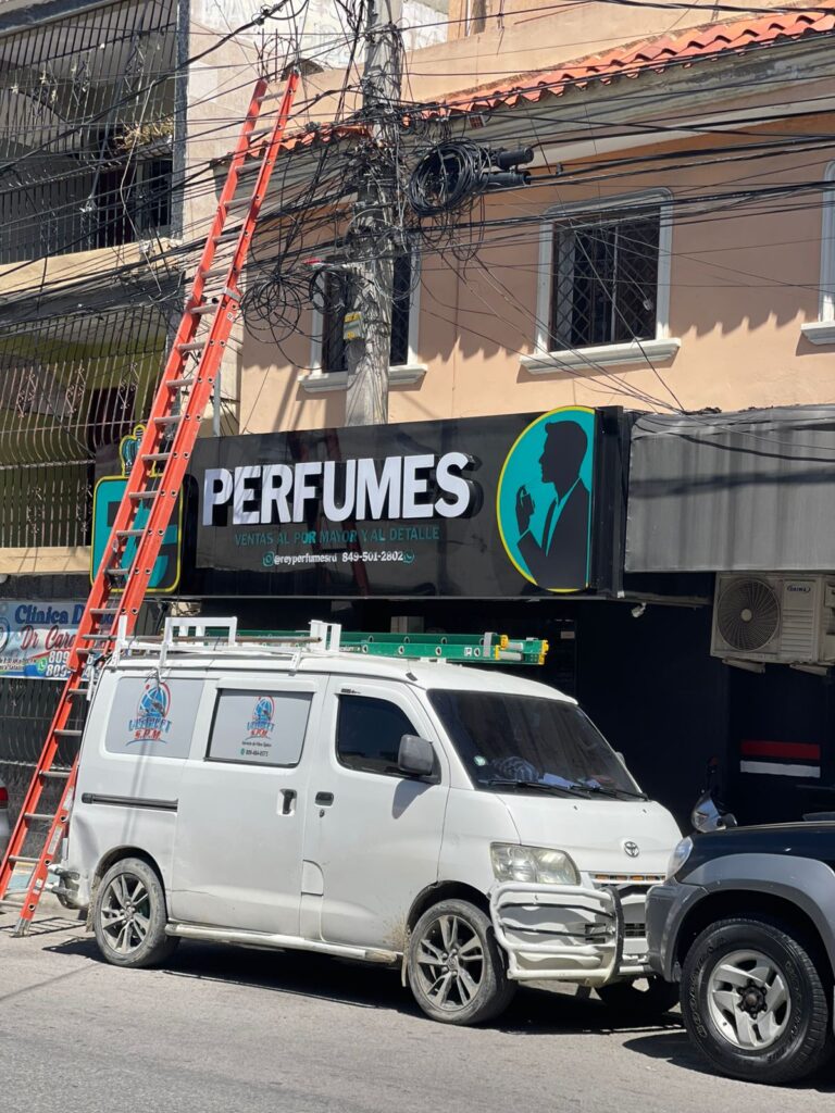 EDEESTE denuncia brigadas no autorizadas reconectan servicios de clientes sin contrato en San Pedro de Macorís