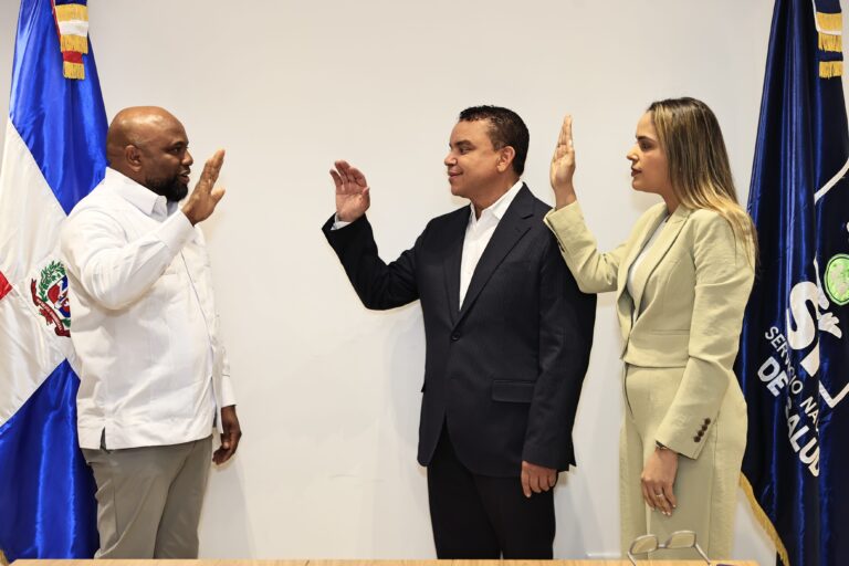 Titular del SNS juramenta nuevos directores en hospitales de Cibao Sur
