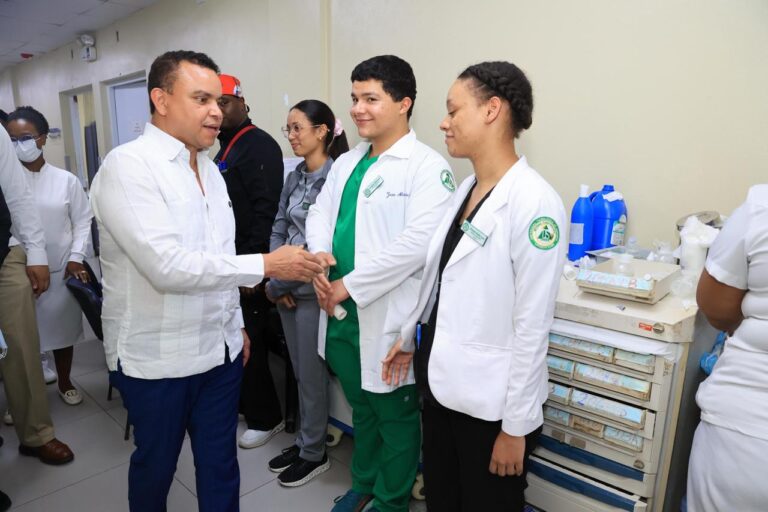 SNS da seguimiento a incidencias en Hospital Vinicio Calventi tras lluvias
