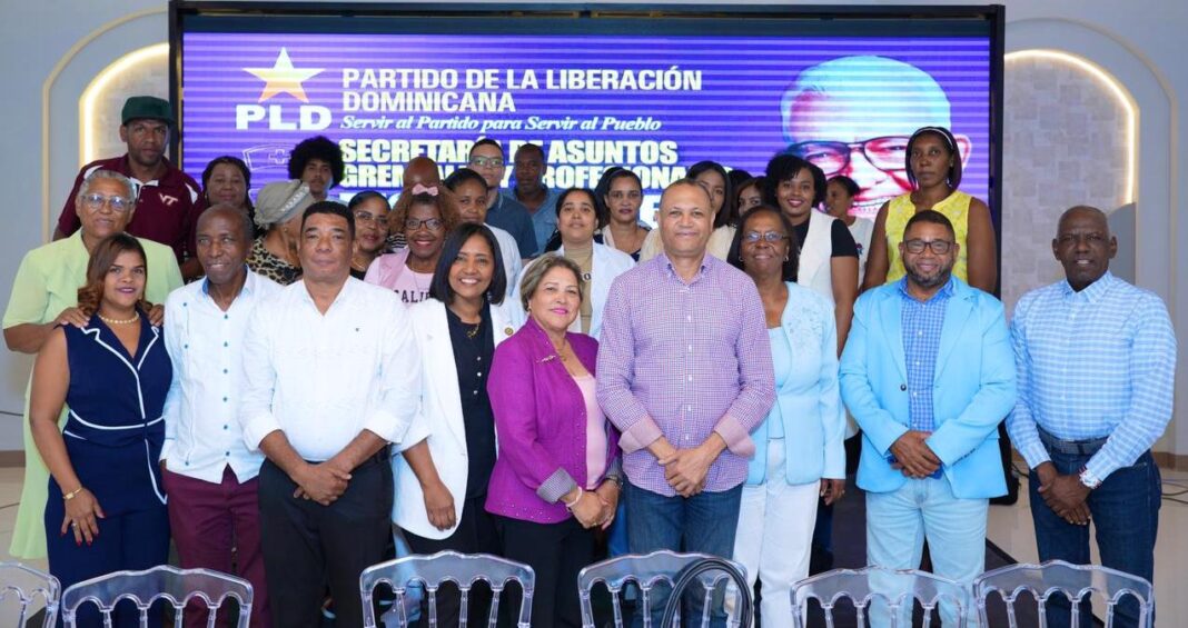 Corriente de Enfermeras del PLD juramenta directiva en la región Valdesia y critica gestión del Gobierno