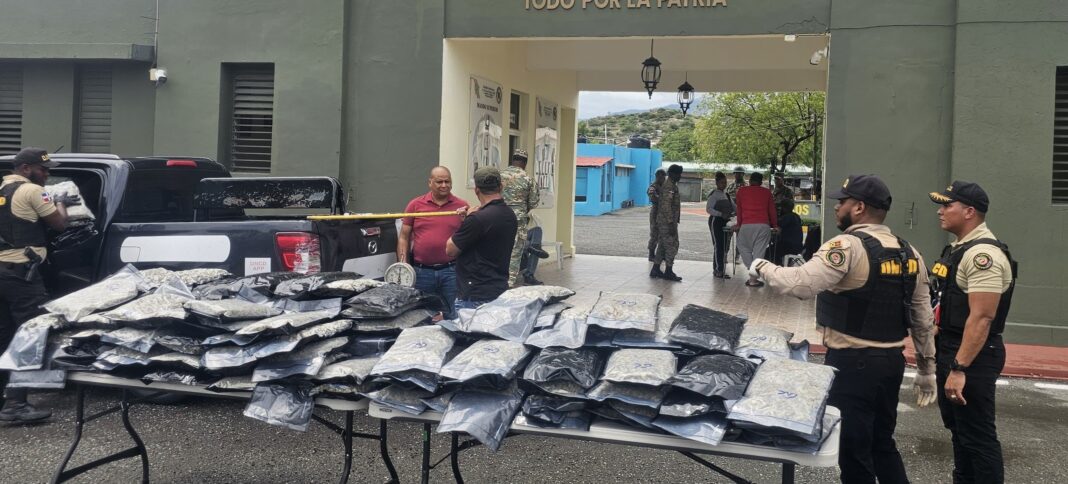 Ejército incauta más de 150 paquetes de presunta droga en el Kilómetro 15 de Azua