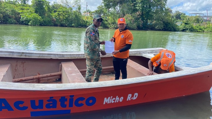 Armada de República Dominicana entrega embarcación a la Defensa Civil en Miches para fortalecer capacidad de respuesta