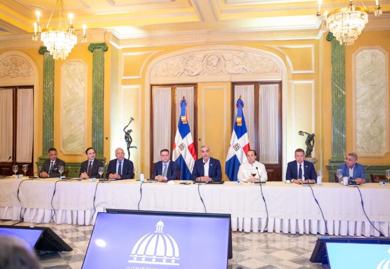 Empresarios y sector productivo nacional se comprometen con el presidente Abinader a mitigar los efectos de la crisis internacional