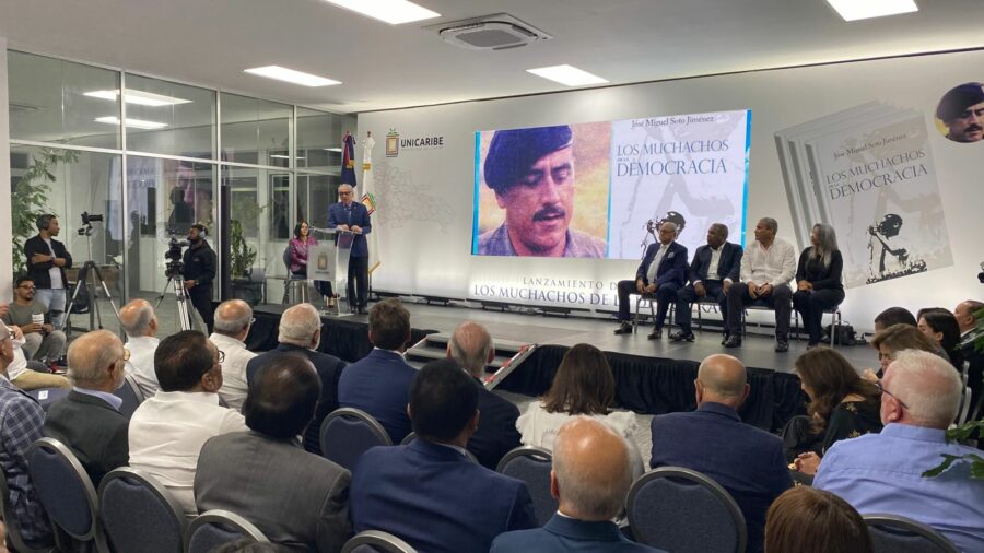 General (R) José Miguel Soto Jiménez presenta con éxito su libro en la universidad del Caribe