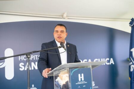 Director del SNS da primer palazo para la construcción del Hospital Pediátrico San Andrés en Boca Chica