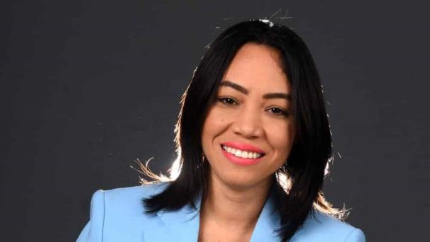 Periodista Cristal Acevedo denuncia presunto maltrato y revela vínculo personal con funcionario