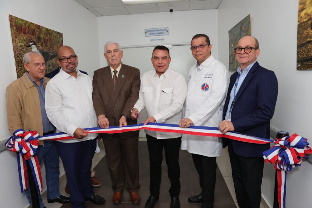 SNS fortalece servicios odontológicos con entrega de nuevo tomógrafo en el hospital Darío Contreras
