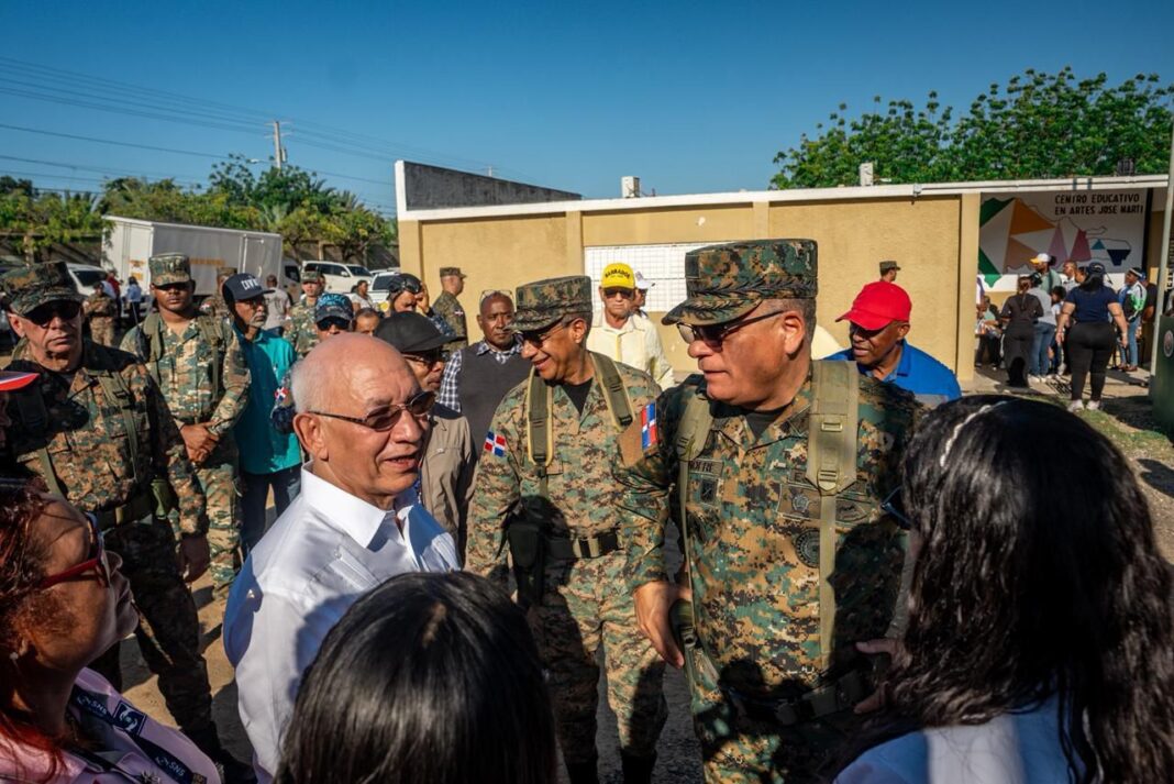 Ministerio de Defensa realiza amplio operativo médico y odontológico en Montecristi y anuncia construcción de escuela vocacional